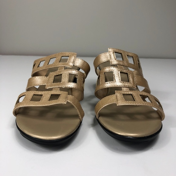 NEW | SBICCA metallic neutral tan sandal 2 inch heel - SZ 7 - Picture 2 of 6